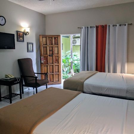 Christar Villas Hotel Kingston Buitenkant foto