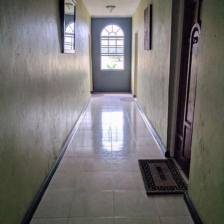 Christar Villas Hotel Kingston Buitenkant foto