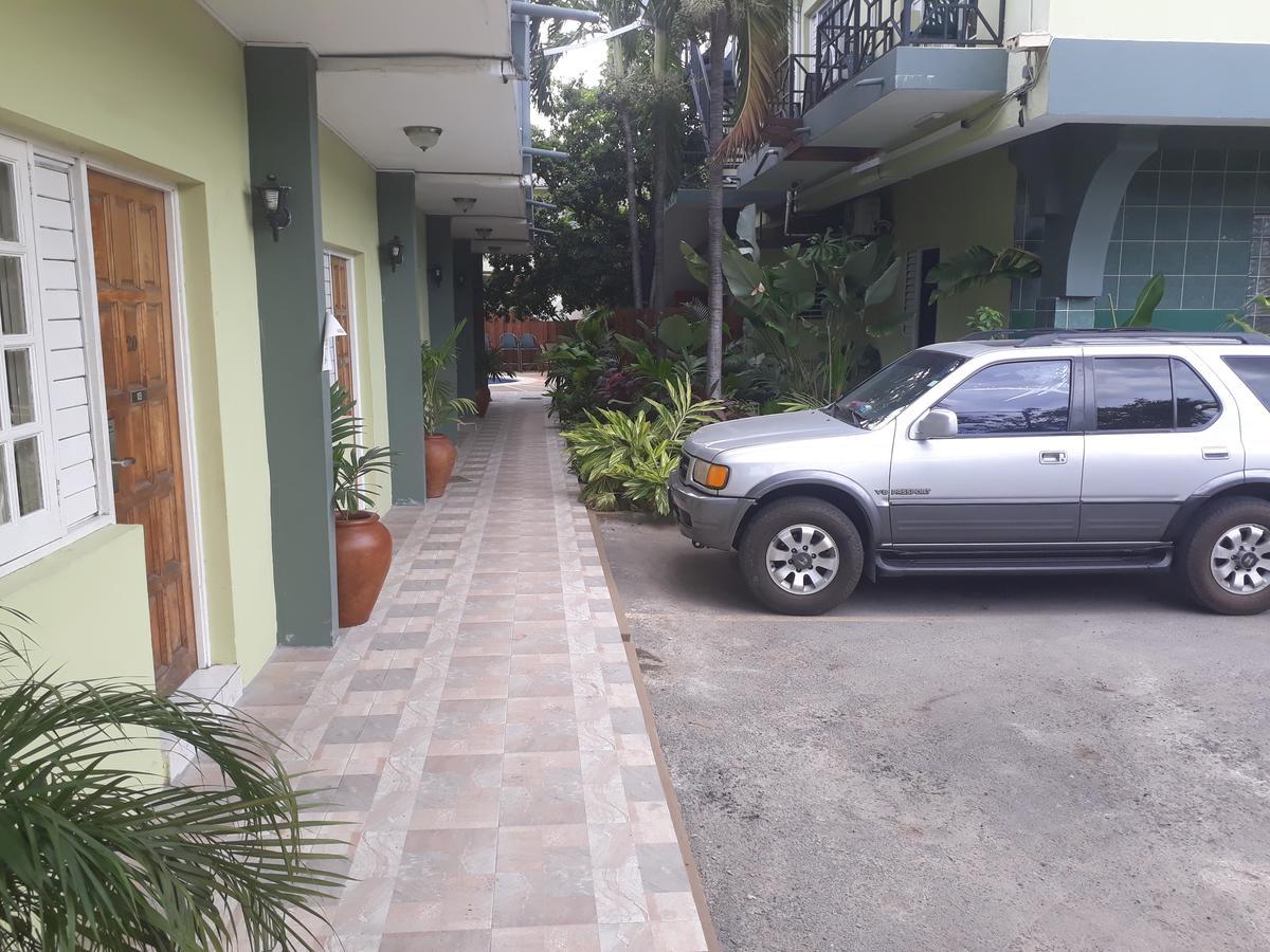 Christar Villas Hotel Kingston Buitenkant foto