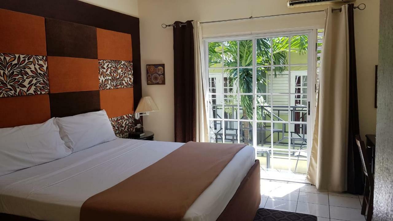 Christar Villas Hotel Kingston Buitenkant foto