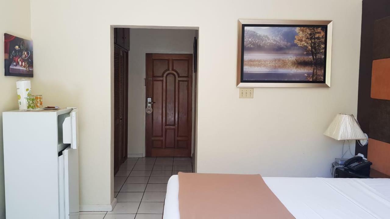 Christar Villas Hotel Kingston Buitenkant foto