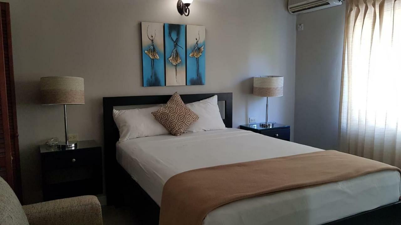 Christar Villas Hotel Kingston Buitenkant foto